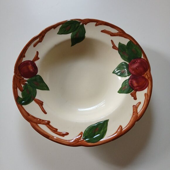 (1) Vintage Franciscan "APPLE" Rimmed Soup bowl - USA - Picture 1 of 4